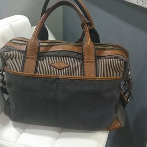Fossil shoulder bag with ajustible straps